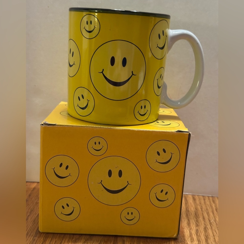 Burton and Burton Happy Smile Face Ceramic 12 ounce Mug in Box